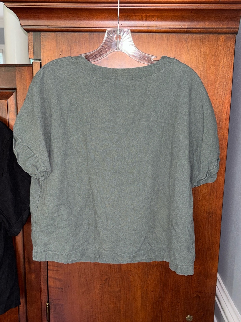 Bundle of 2 Universal Thread Linen Blend V-neck Short Sleeve Tops - Picture 5 of 11